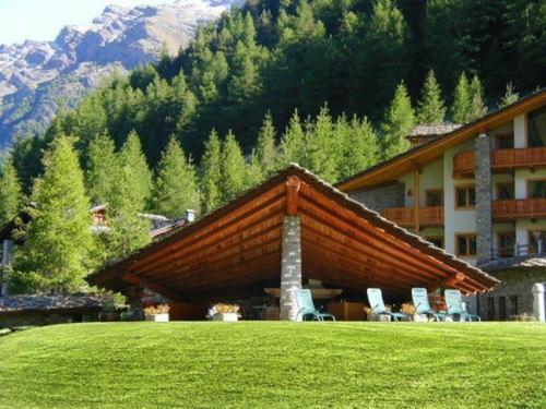 Eco Wellness Hotel Notre Maison Cogne Extérieur photo