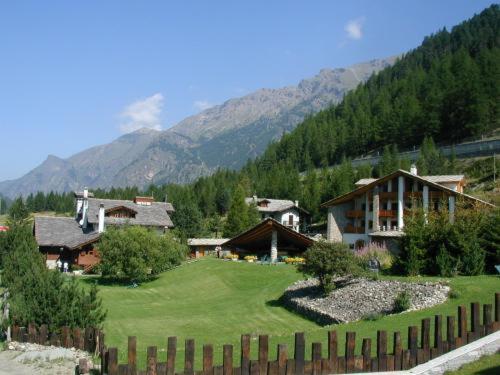 Eco Wellness Hotel Notre Maison Cogne Extérieur photo